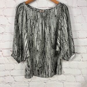 Women’s office shirt Top Blouse size Medium Gray Striped Dolman Sleeve office